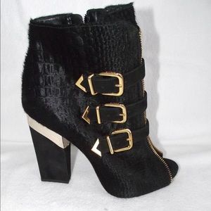 SCHUTZ PEEP TOE BOOTIE 🎉🎉